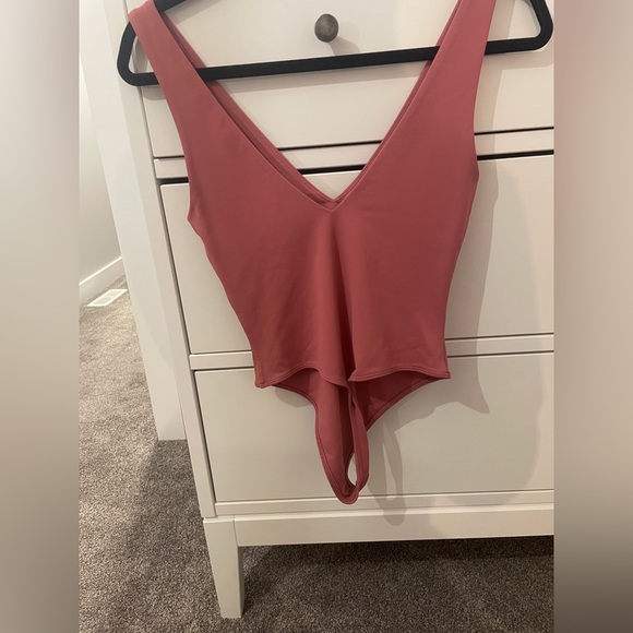 Babaton Contour V-neck bodysuit - Picture 2 of 3